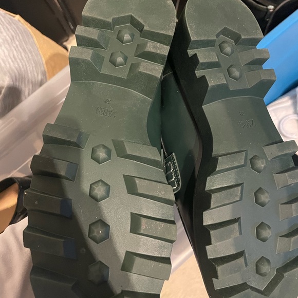 Brand new discreet platform loafers. Very dark green, size 8.5 - Picture 2 of 4